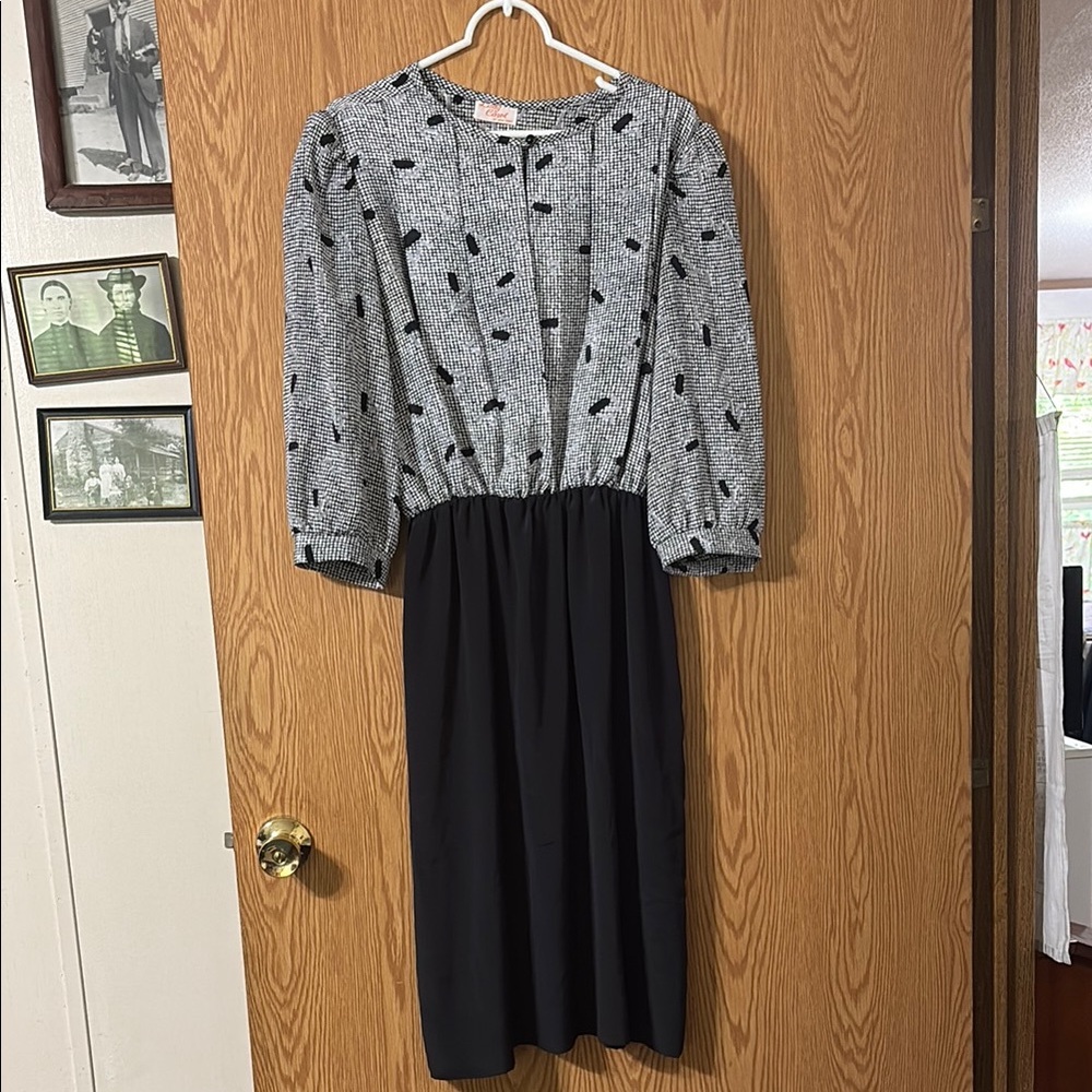 Elegant Black and Gray Midi Dress